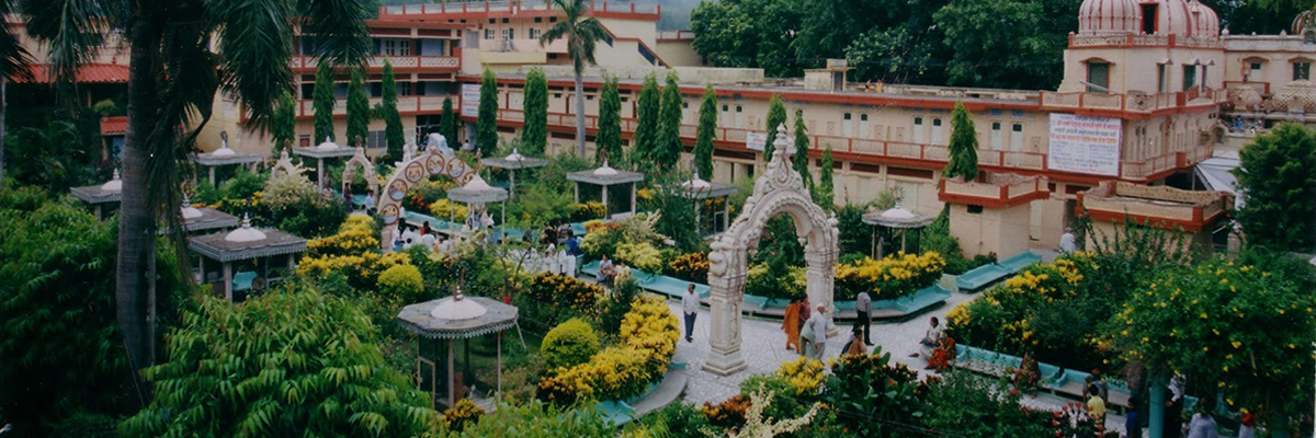  Parmarth Niketan Ashram for meditation